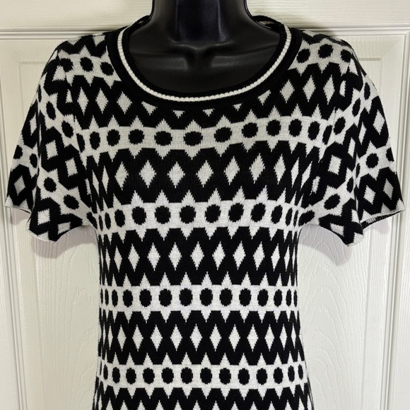 J.O.A. Black and White Patterned Sweater Mini Dress Size Small - Picture 2 of 9